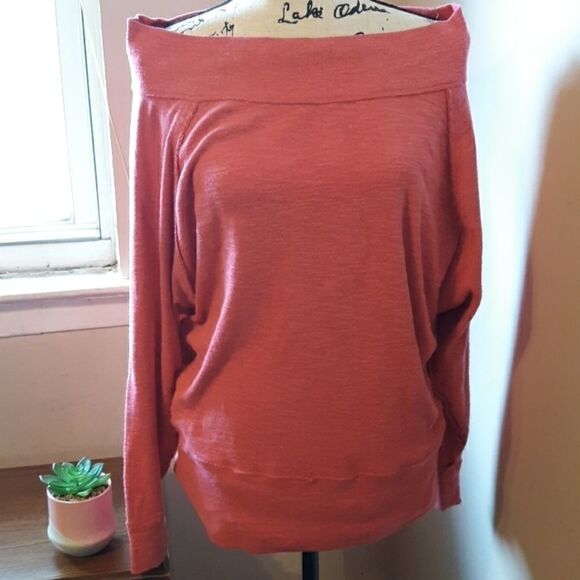 FREE PEOPLE WE THE FREE PINK CORAL BOATNECK LONG SLEEVED TOP M - Picture 1 of 4